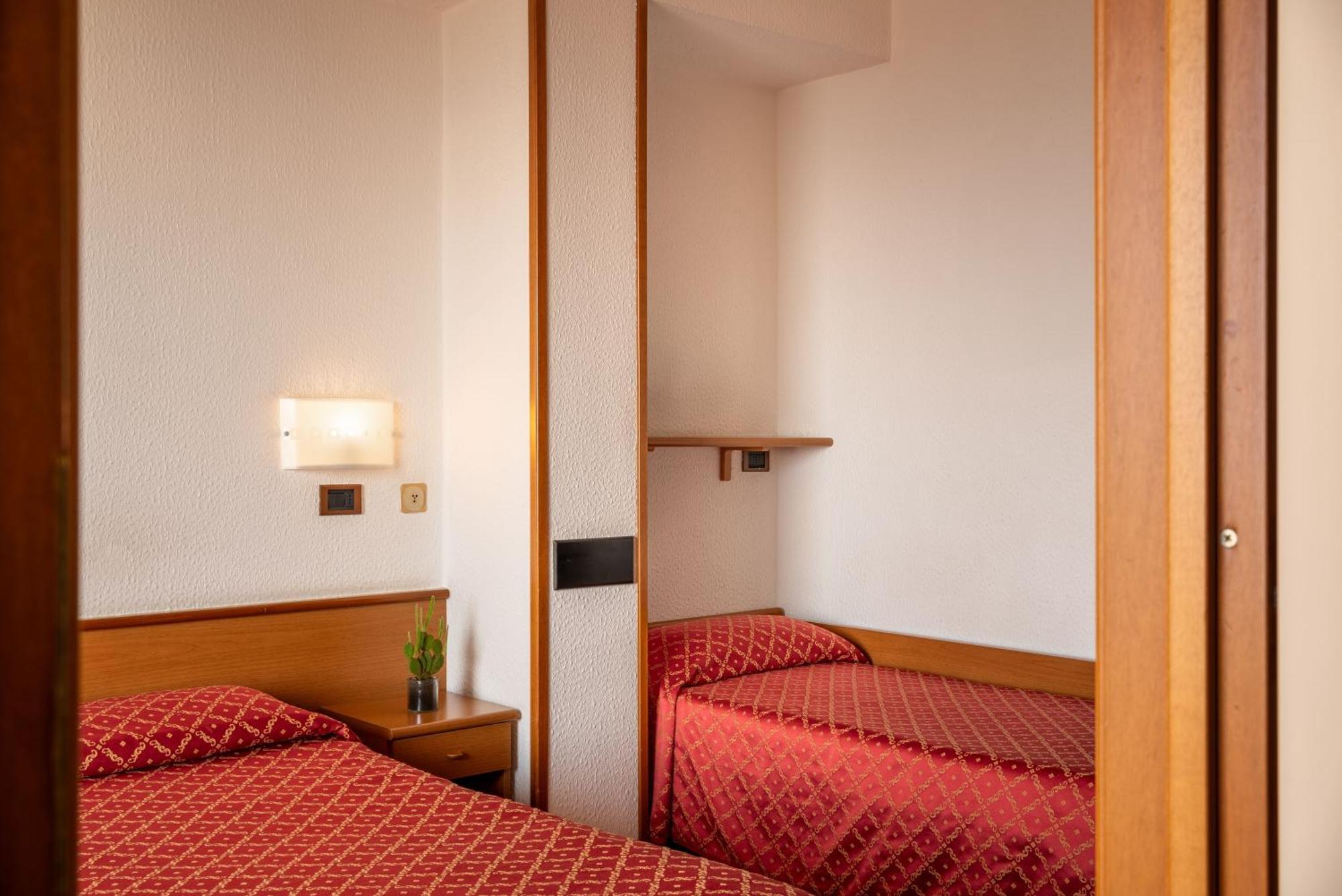 Hotel Careni Villa Italia Finale Ligure Bagian luar foto