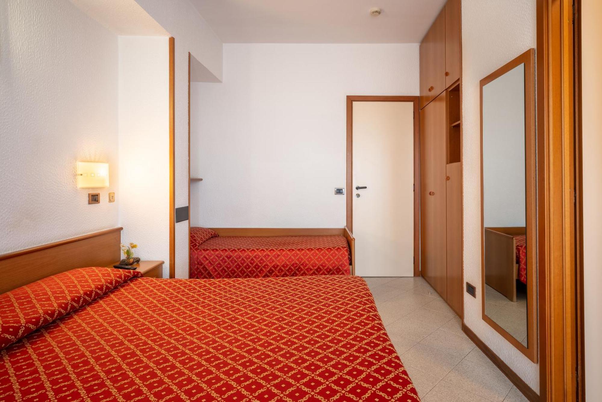 Hotel Careni Villa Italia Finale Ligure Bagian luar foto