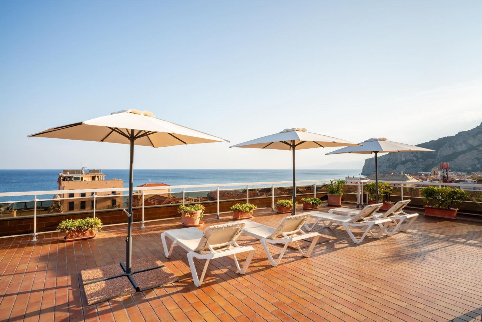 Hotel Careni Villa Italia Finale Ligure Bagian luar foto