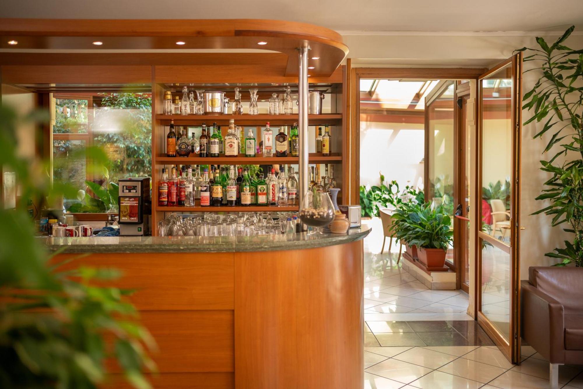 Hotel Careni Villa Italia Finale Ligure Bagian luar foto