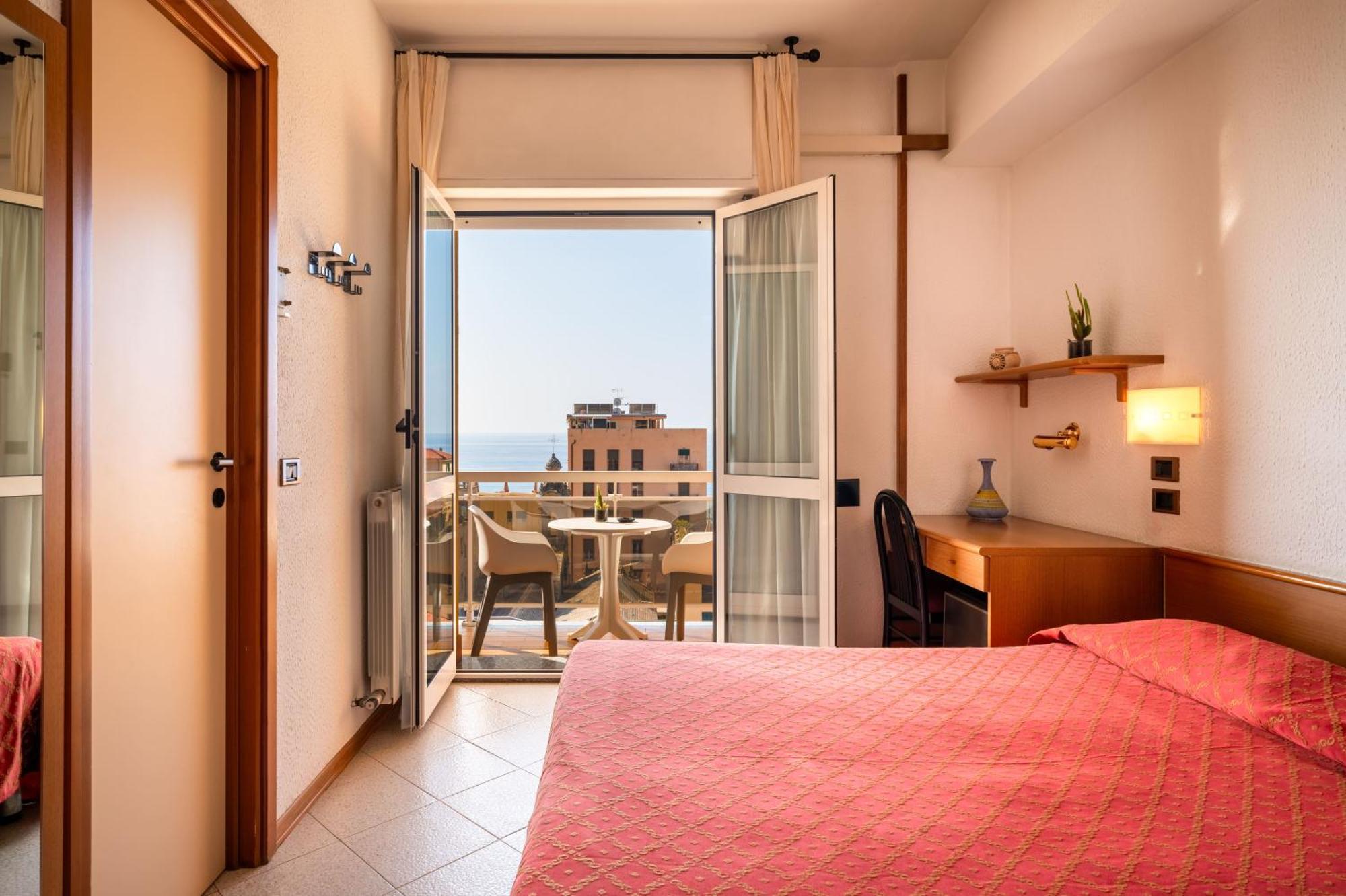 Hotel Careni Villa Italia Finale Ligure Bagian luar foto